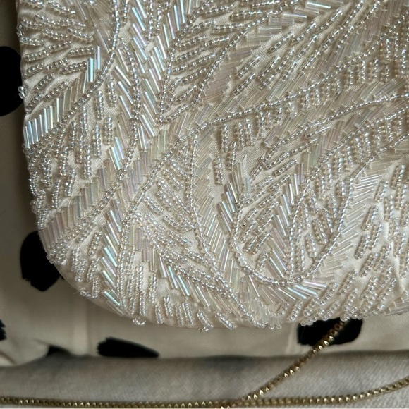 Vintage Cream Beaded Crossbody Purse with Gold Chain Strap and Zipper - Picture 3 of 8